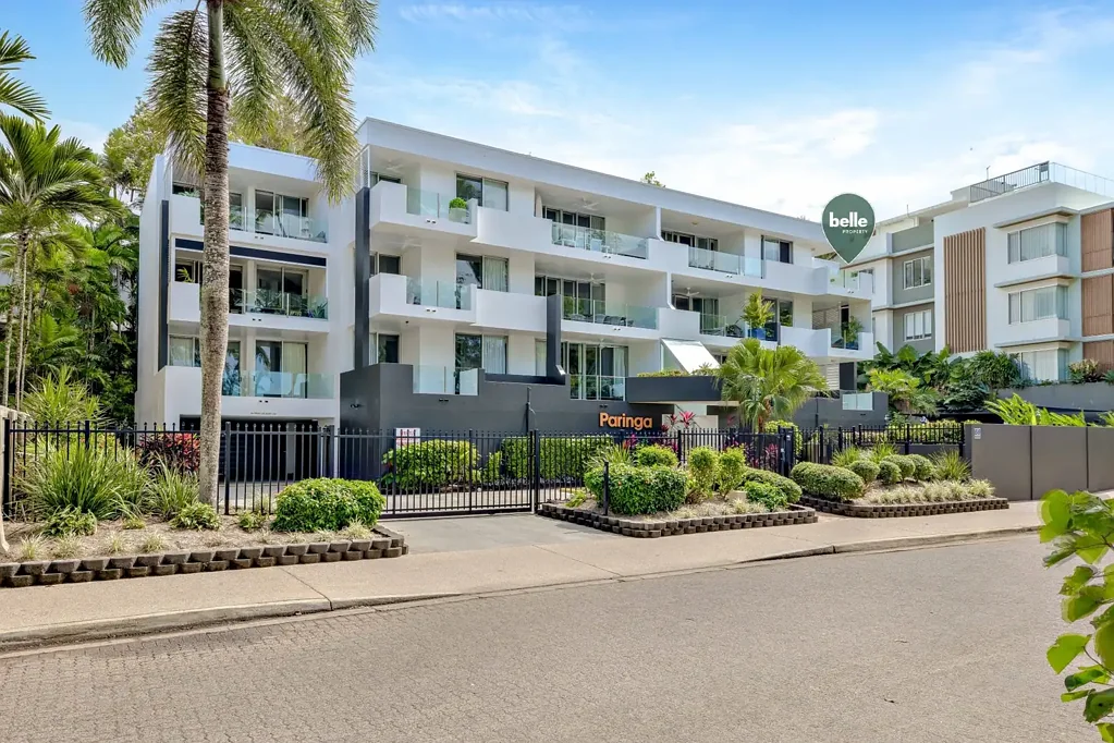 Palm Cove 2 Bedroom Prime beachfront apartment with enviable views!