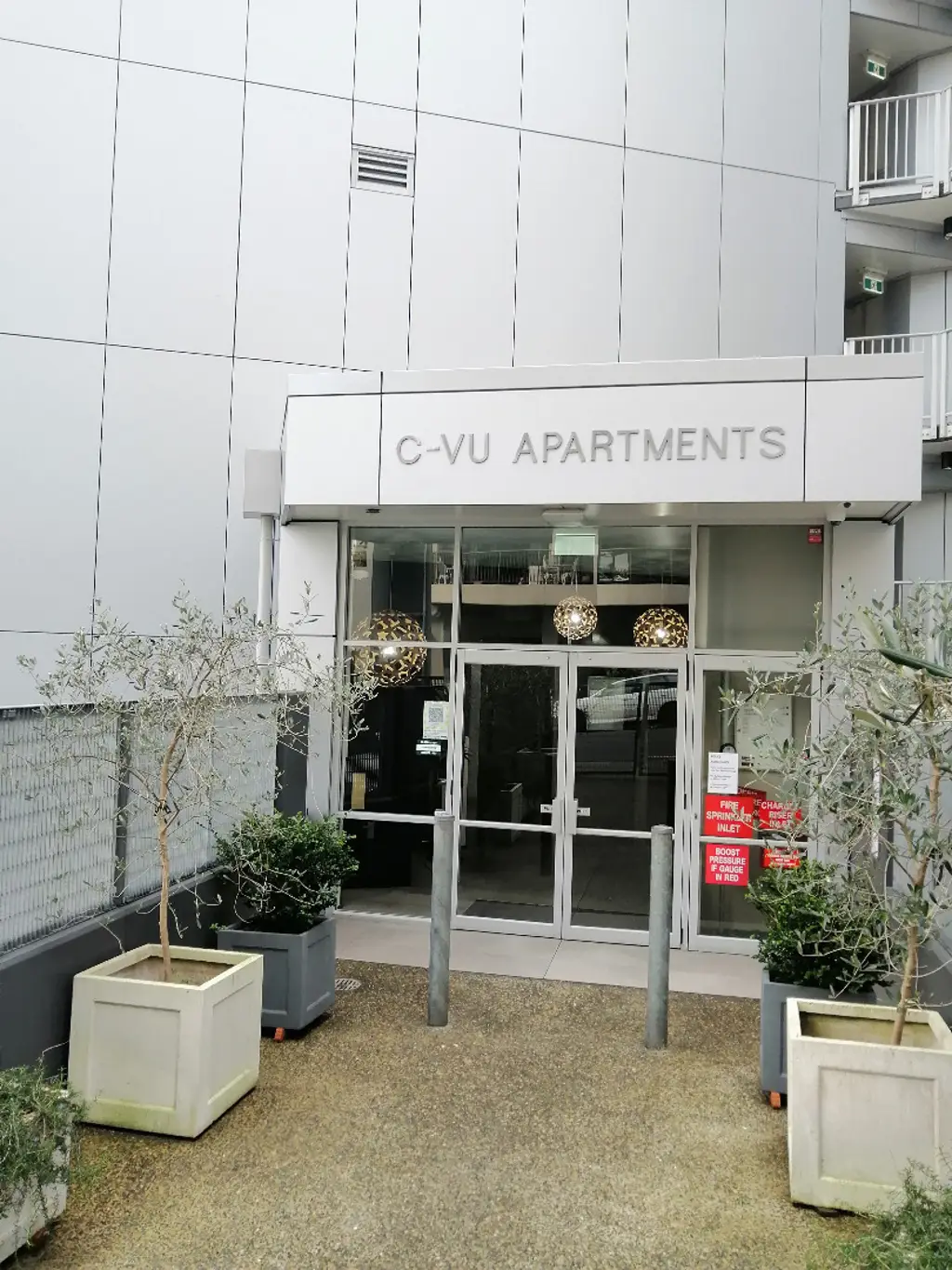 Immaculately presented 2 bedroom, 1 bathroom apartment.