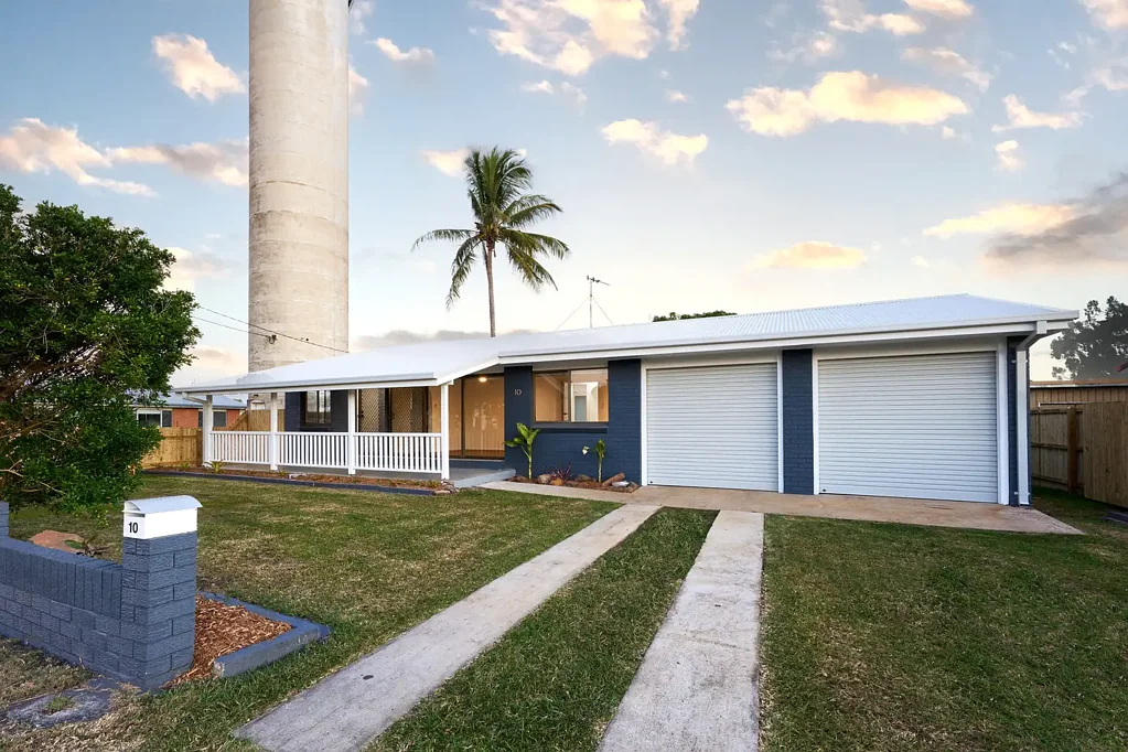 BREAK LEASE - RENOVATED COASTAL CHARM