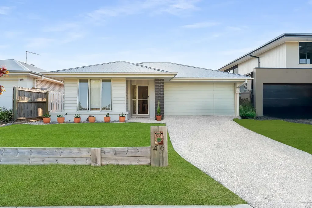 Greenbank 4 Bedroom MODERN LUXURY LIVING | BUILT BY METRICON | ENTERTAINER'S DREAM