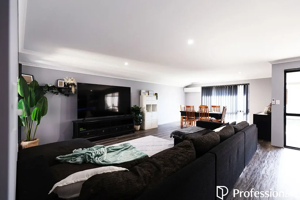 Ellenbrook 3房  HOME OPEN CANCELLED. PROPERTY UNDER OFFER. Feature-Packed Family Home in a Prime Location Near the Lake
