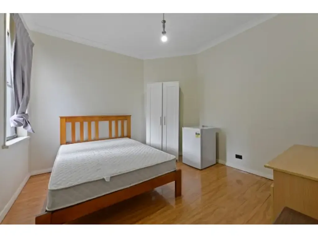 Affordable Room in Conveniently Located Guest House