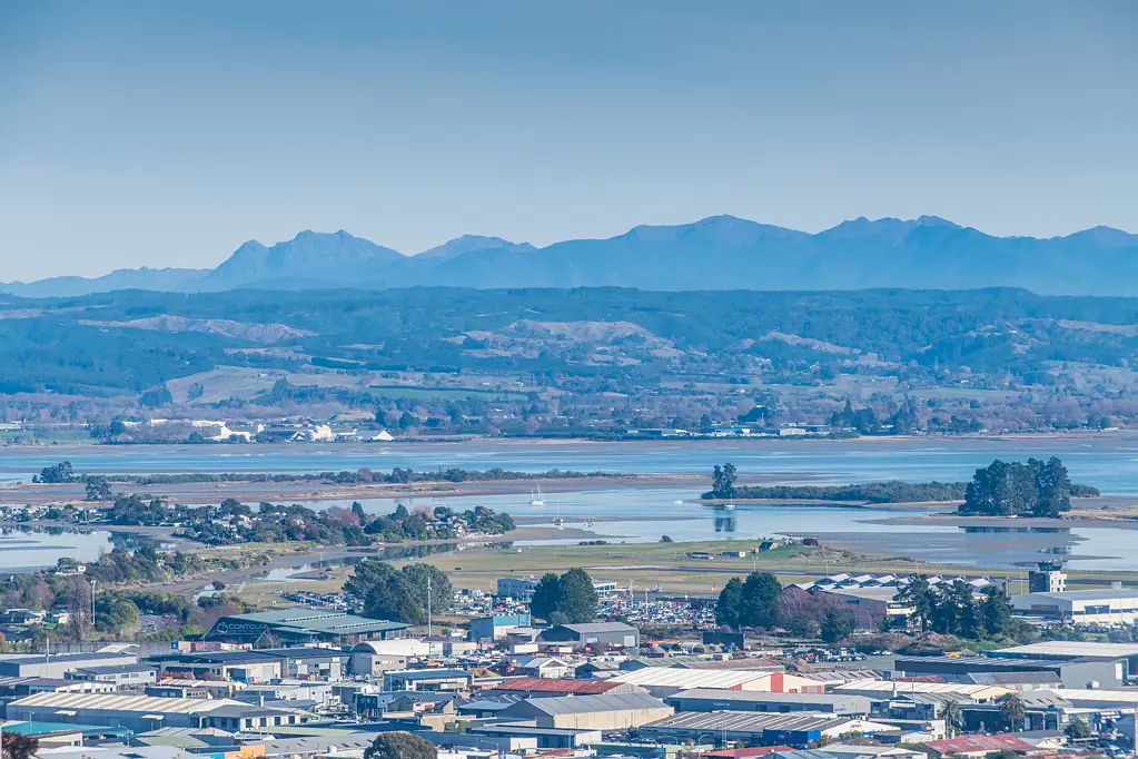 Britannia Heights Section with stunning views!