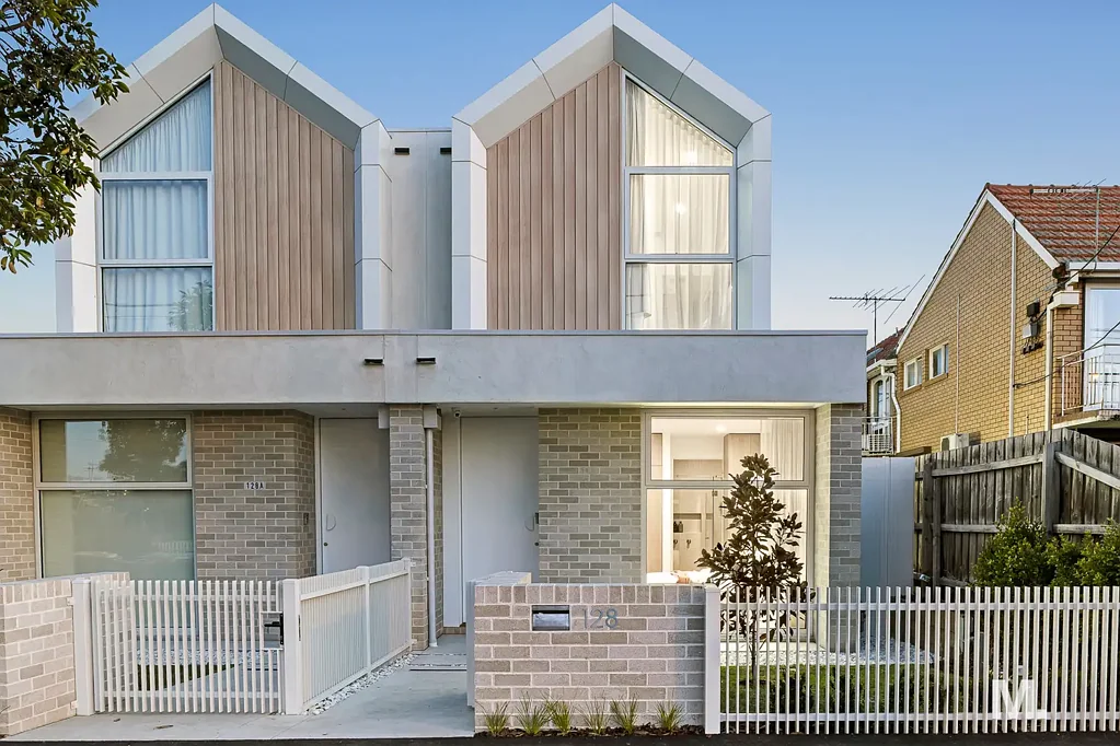 Moonee Ponds 4ਬੈੱਡਰੂਮ LUXE LIVING IN MOONEE PONDS HAS A BRAND-NEW BENCHMARK.