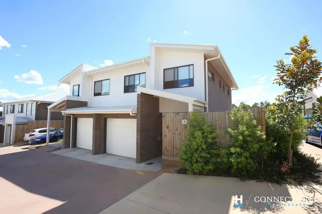 Kallangur 3房  Modern & Stylish Townhouse in Prime Kallangur Location