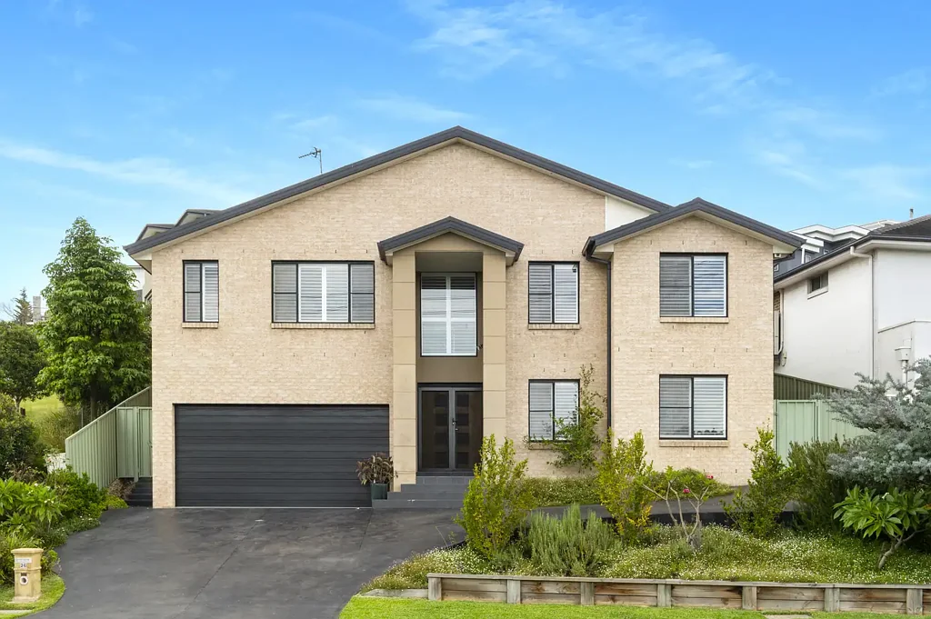 Spacious Family Living with Comfort, Convenience & Lifestyle Appeal in Sought-After Figtree