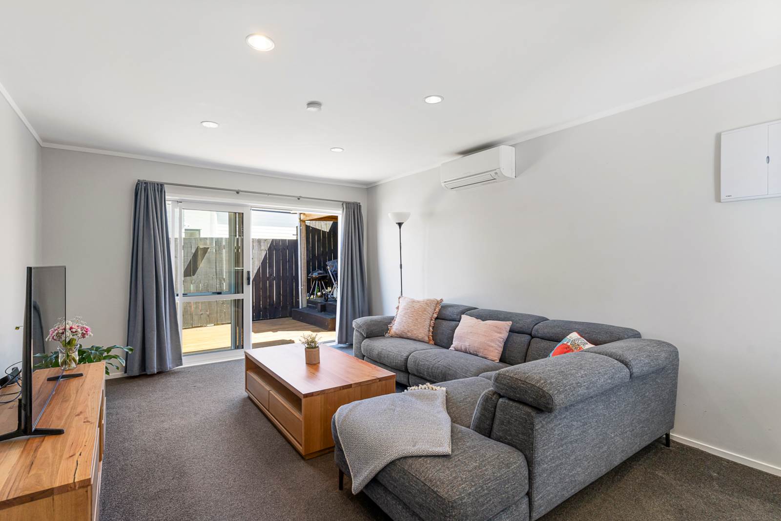 2/272 Glamorgan Drive, Northcross, Auckland - North Shore, 3 Bedrooms, 0 Bathrooms, House