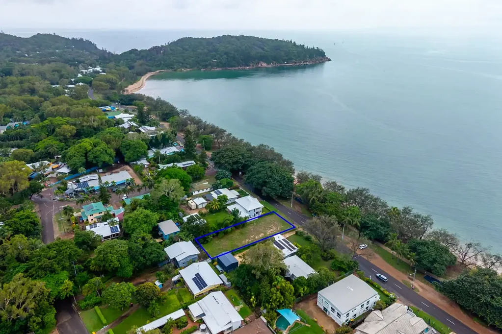 Arcadia  Beachfront Opportunity in Beautiful Geoffrey Bay - 1012 sqm