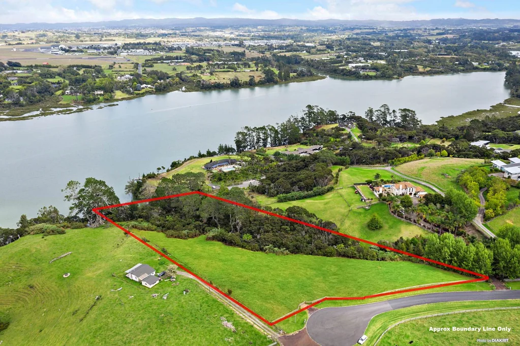 Riverhead Coastal Dream, Water Front 1.5 Ha Blank Canvas!