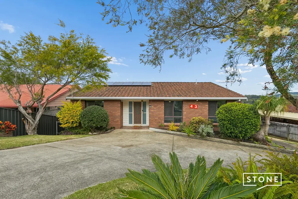 Coffs Harbour 4 Bedroom Coastal Charm on Aubrey