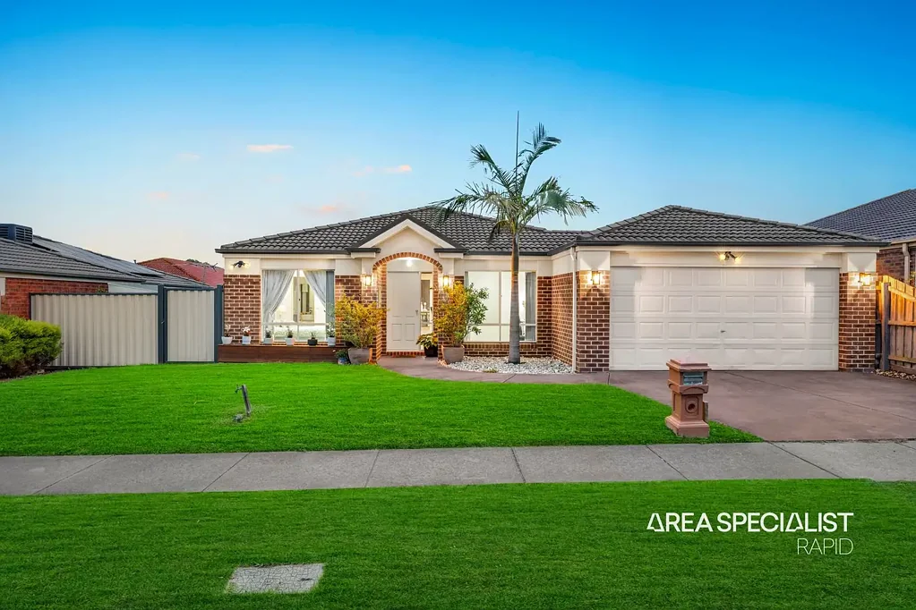 Narre Warren South 4ਬੈੱਡਰੂਮ The Brief: Comfort, Space & Lifestyle in a Sought-After Location!