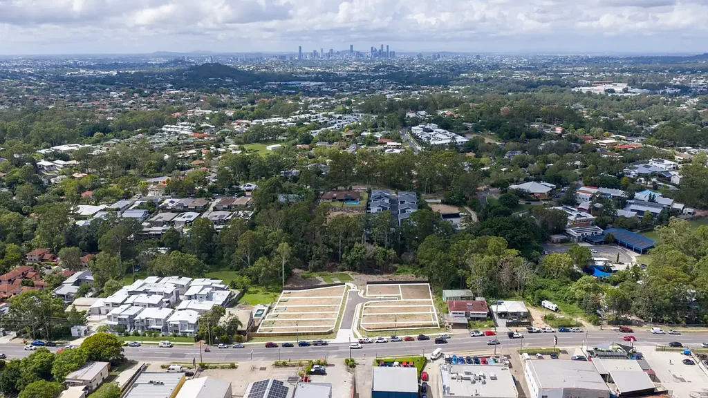 Everton Park 高地私密视野 381-390㎡精平地 1460-3185㎡阔景地 通风便利设施 灵活设计空间 终极生活方式 Can't Find The Perfect Home? Why Not Build It!