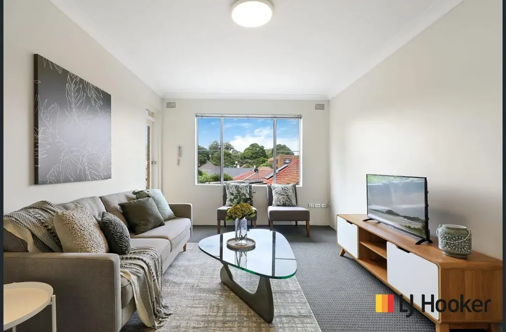 Spacious & Light Filled 2 Bedroom Apartment in Boutique Block