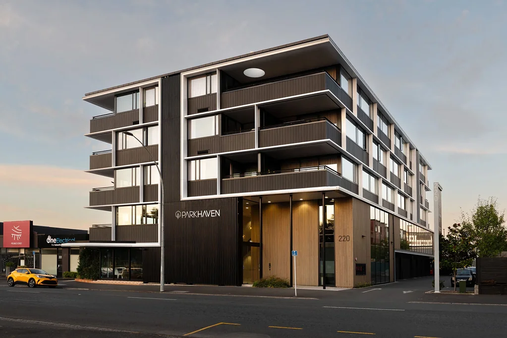 Hamilton Central 2 Bedroom Premium Living, Central Location