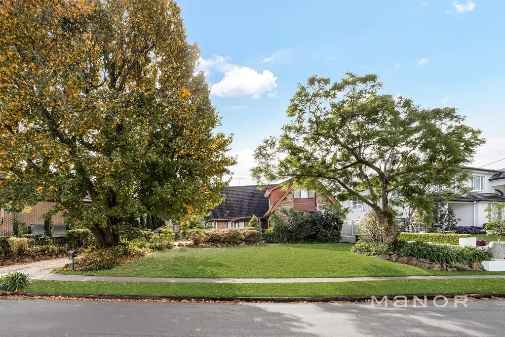 Oatlands 4 Bedroom Substantial Family Home Offers Position and Potential