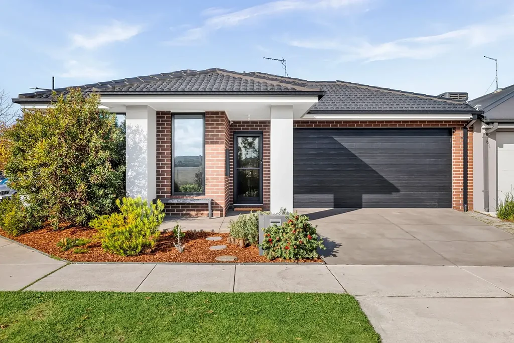11 Madeira Street, Armstrong Creek, VIC 3217