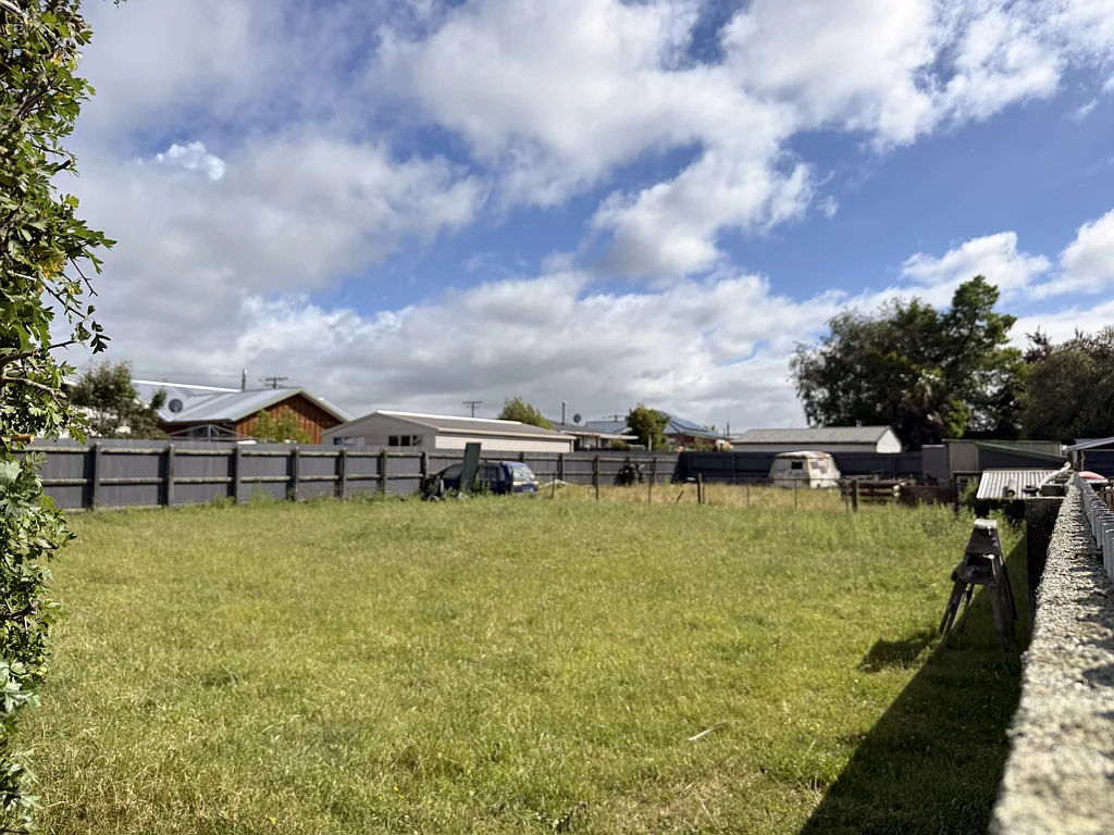 Waimate Section with extras - Endless possibilities.