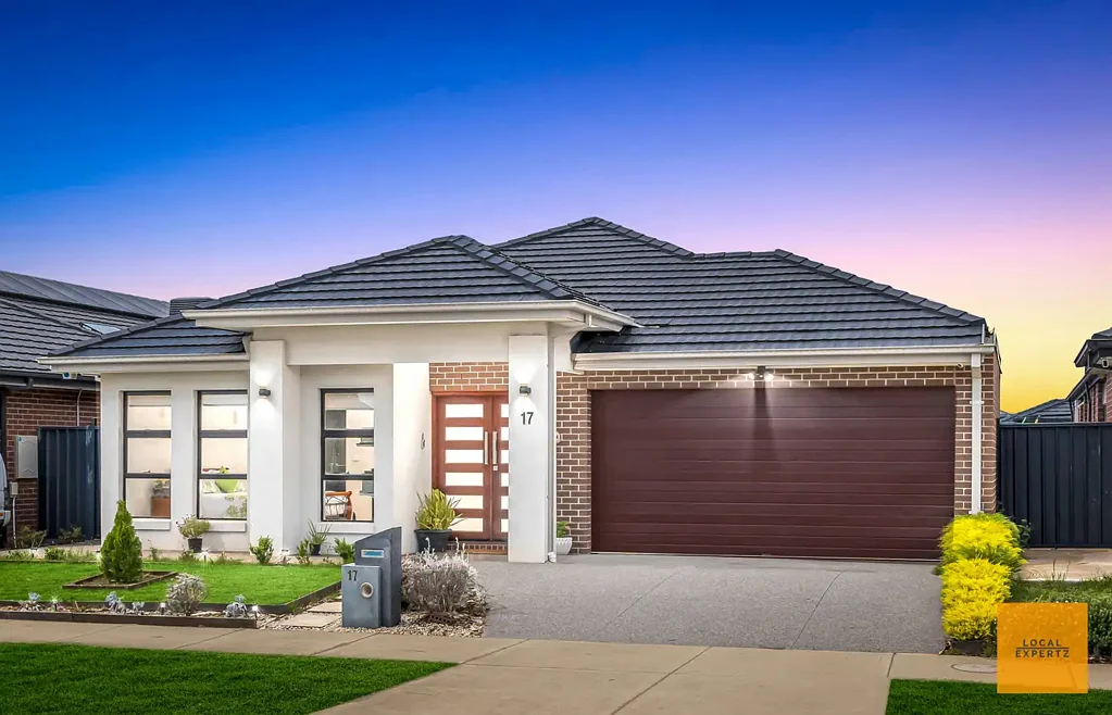 Weir Views 4房 宽敞土地448sqm 中心地段便利 6.6kW太阳能 高挑天花板 主卧带步入式衣帽间 精致石材厨房 全屋地板 采光充沛 现代安保系统 Architectural Finesse & Family Warmth Unite in Weir Views!!