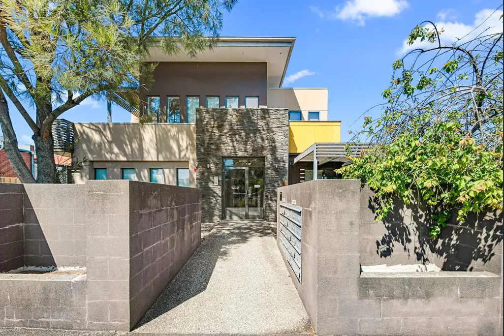 Burwood 1房 仅限学生投资 - 距 Deakin University 仅数步之遥 Student-Only Investment - Steps from Deakin University