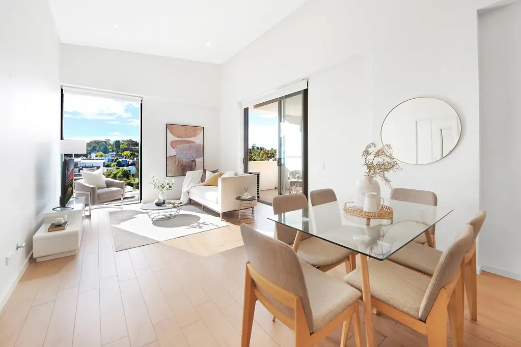 Contemporary two-bedroom apartment with panoramic views and a versatile study space