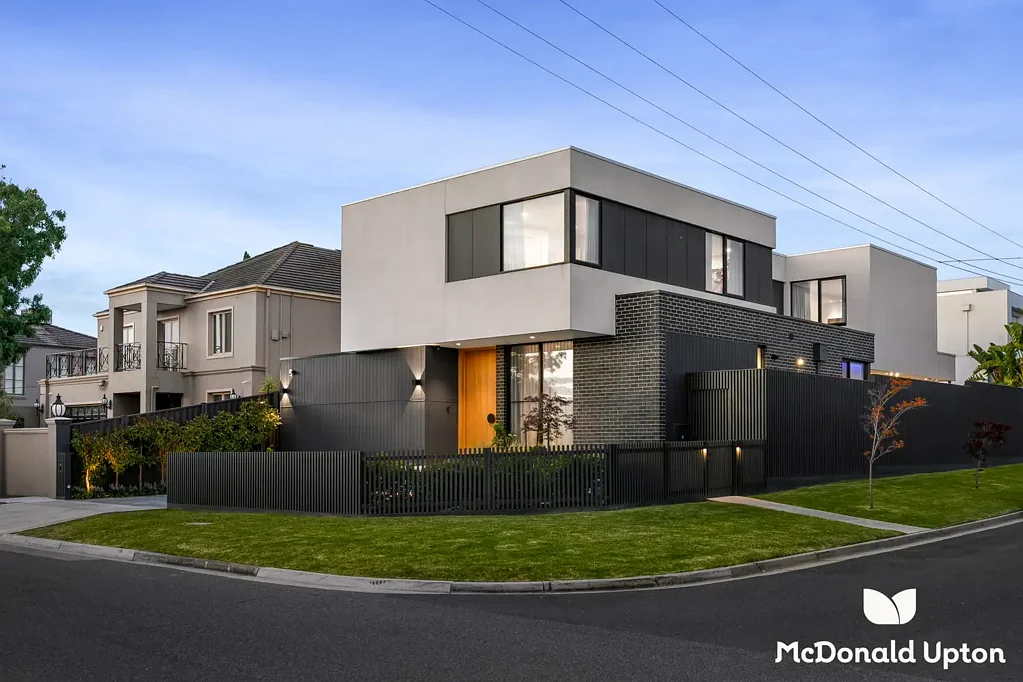 14 Merchiston Grove, Strathmore, VIC 3041