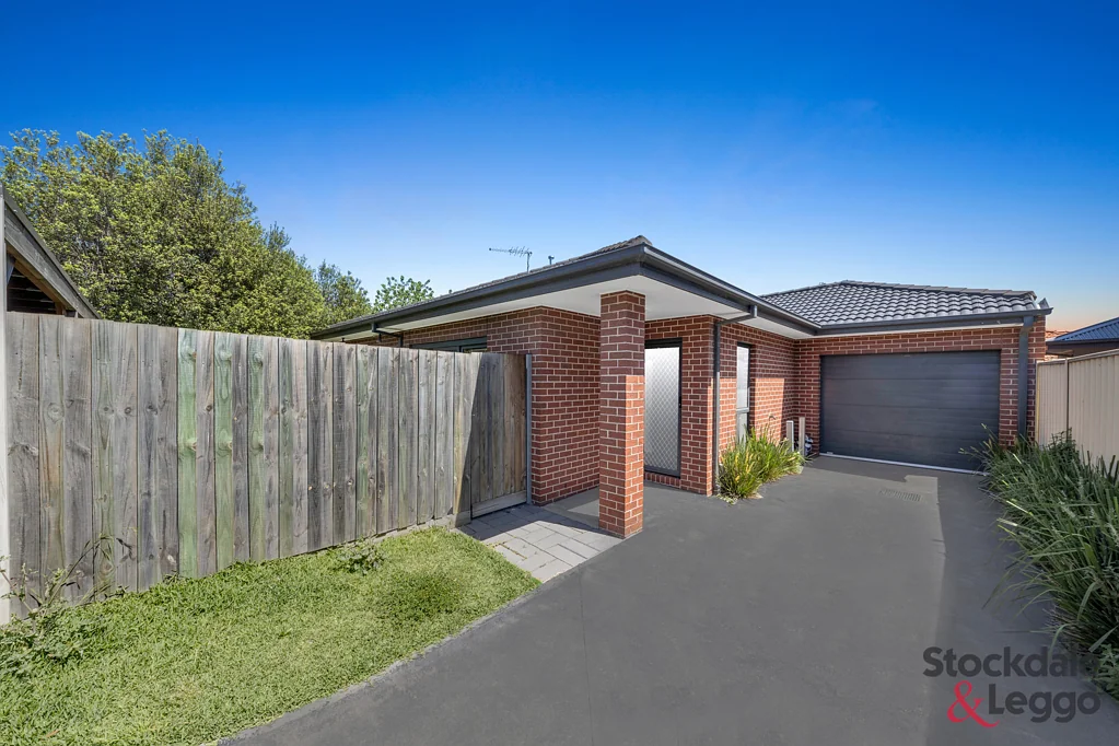 2/33 Conifer Avenue, Brooklyn, VIC 3012