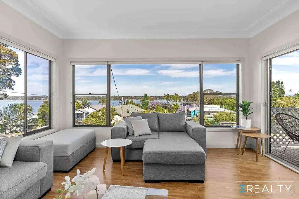 Nords Wharf 3침실 Ultimate Lakeside Escape: Stunning Views, Space to Entertain, and Just Minutes from Beaches & Amenities!