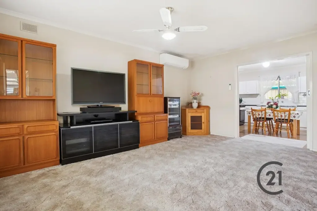 Rosewater 3 Bedroom 3 bedroom conventional unit in a small group of 3...........generous outdoor areas
