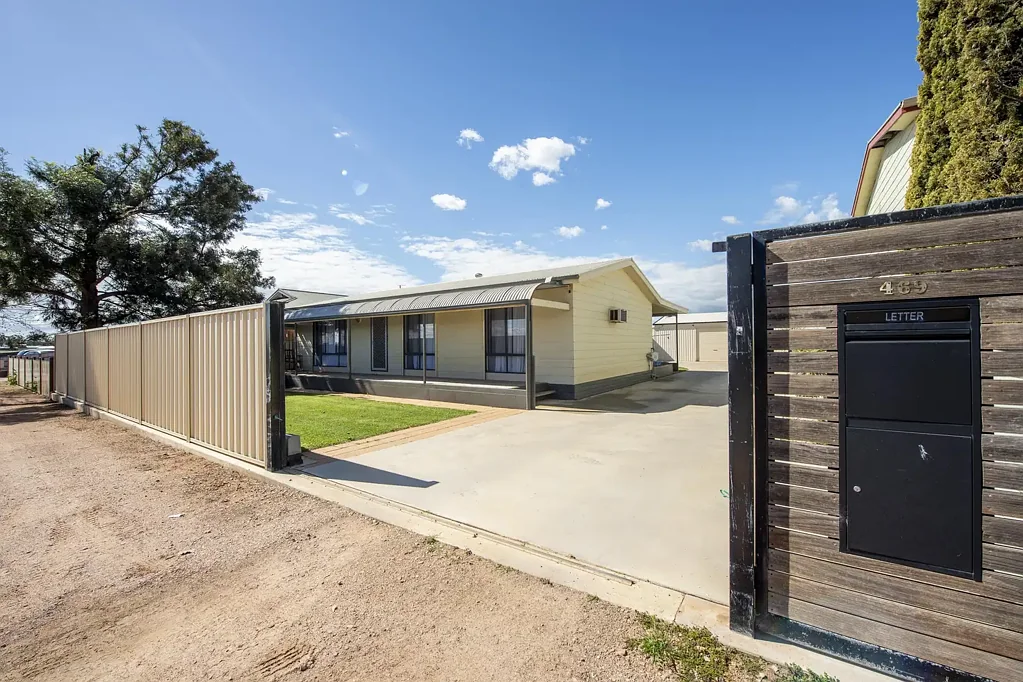 Port Pirie 4બેડરૂમ Great family living with ample Shedding space