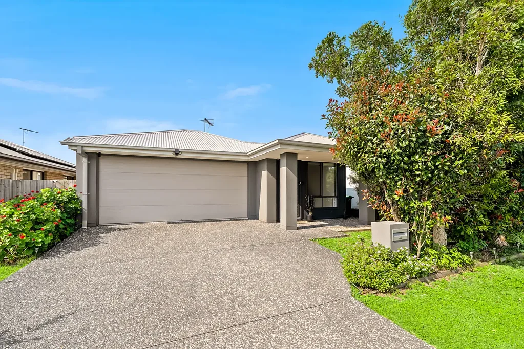 Redbank Plains 4બેડરૂમ MODERN FAMILY LIVING IN SOUGHT-AFTER FERNBROOKE ESTATE