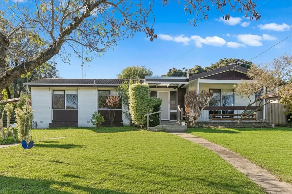 Frankston 3房 街角地块三居室 全年冷暖空调 分体系统更新多 步行学校购物中心 Corner Block Opportunity