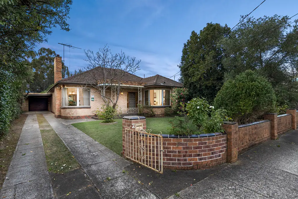 Burwood 3房 宽敞773sqm土地 GRZ3区划潜力 紧邻Deakin大学 精英学校环绕 无缝电车连接 生活便利设施 Secure Your Future in a High-Growth Pocket