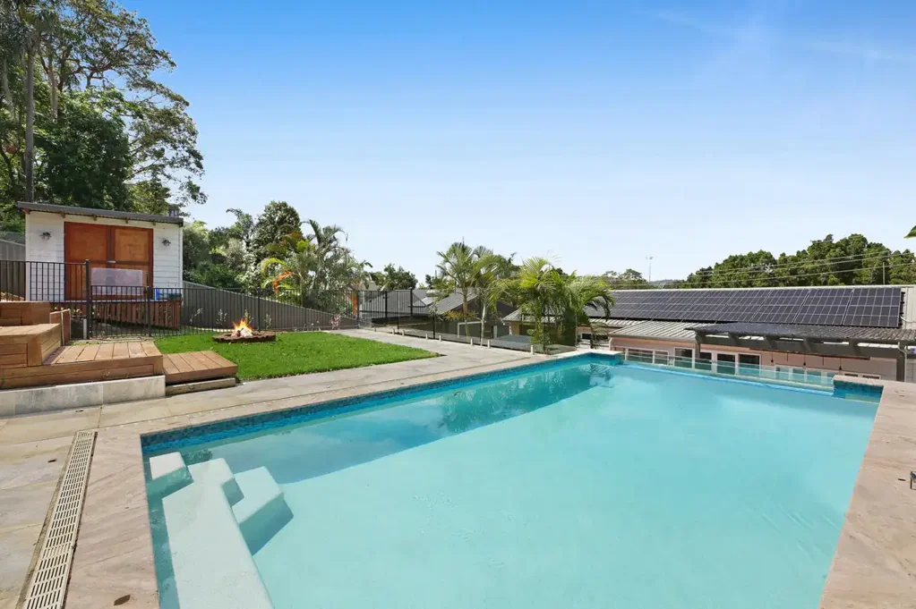 Mudgeeraba 5ਬੈੱਡਰੂਮ Dual Living Versatility in a Prime Mudgeeraba Setting