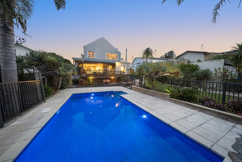Stanmore Bay 4房  The One With the Pool and Sea Views