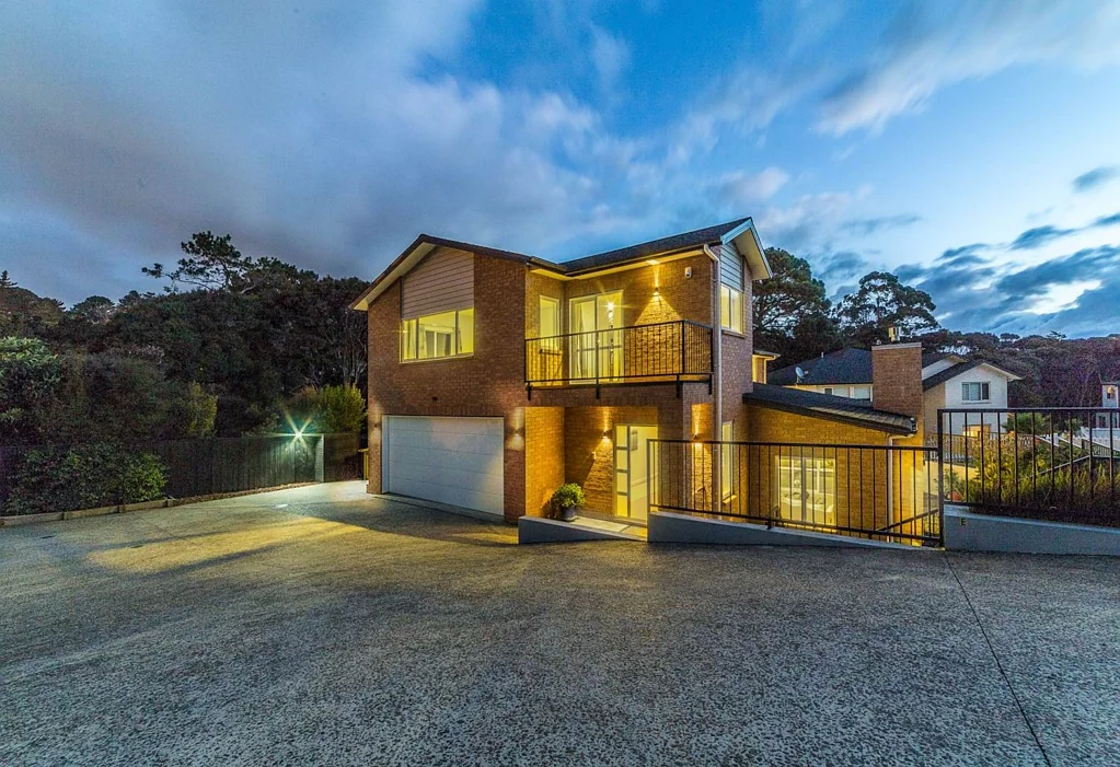 Spacious 5-Bedroom Family Home with Multiple Living Areas & Outdoor Entertaining