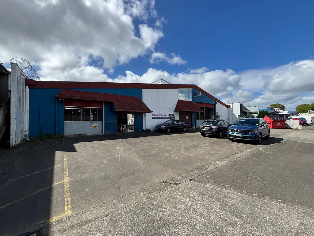 Palmerston North Central Centrally located warehouse with office amenities