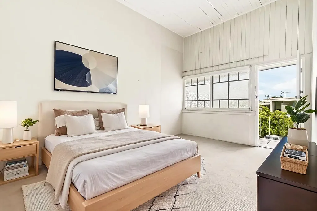 Spacious New Farm Apartment in Prime Location Close to Parks and Precincts