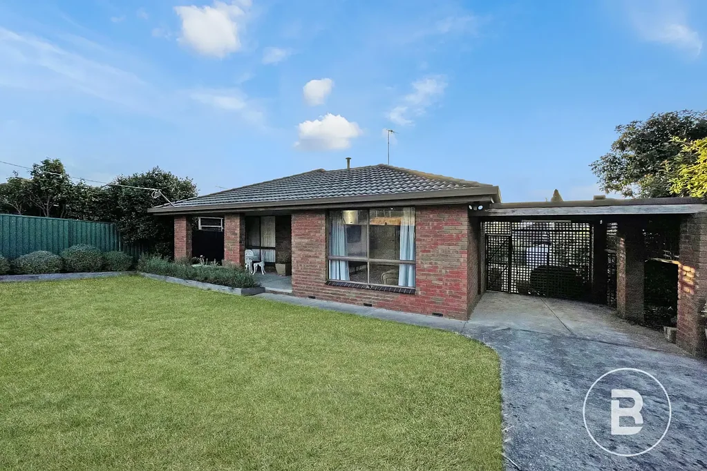 RENOVATED LUXURY HOME IN POPULAR INVERMAY PARK LOCATION