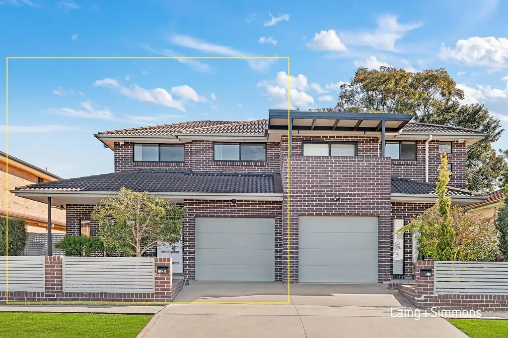 Merrylands 3房 现代双拼别墅生活，宽敞宜居，适合大家庭 Contemporary Duplex Living with Spacious Family Appeal