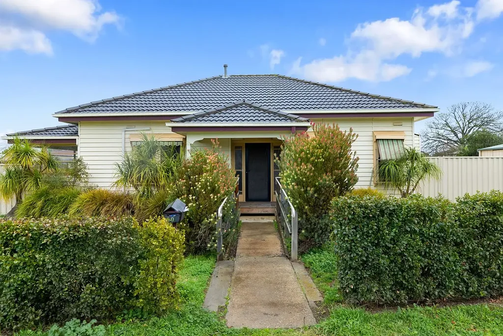 Nagambie 2房  Character Home with Endless Potential