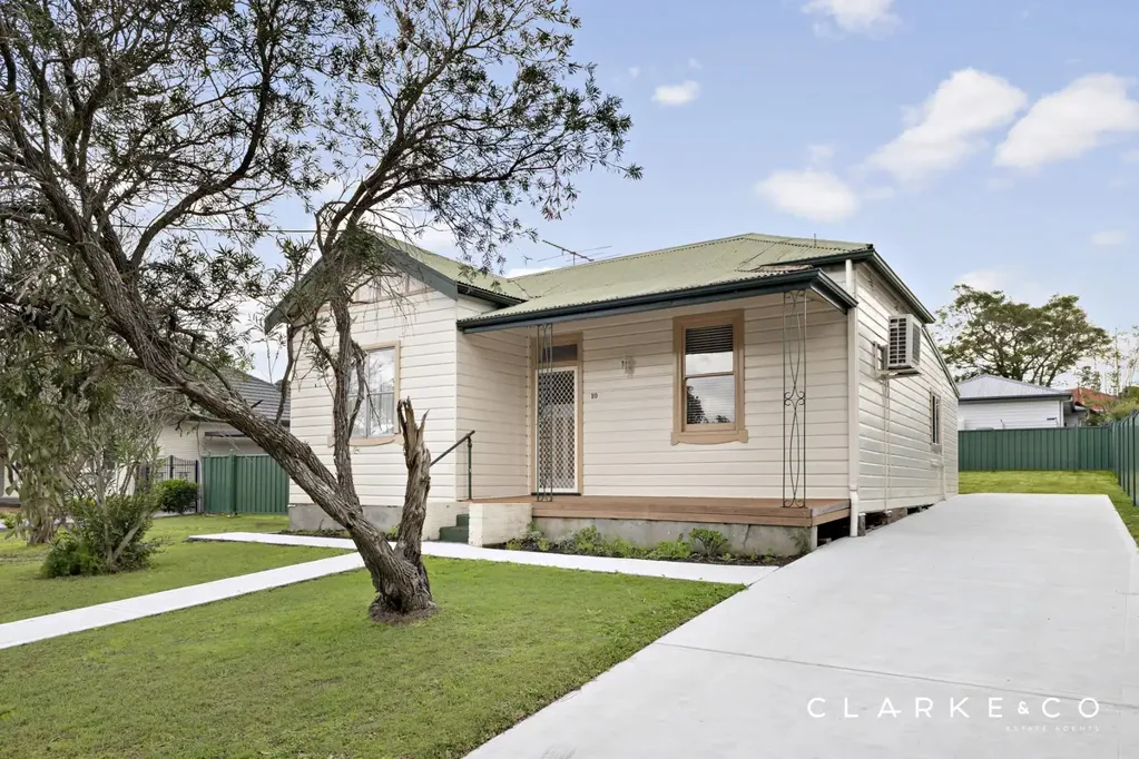 East Maitland 4Moenga IMMEDIATE DUAL INCOME IN A PRIME EAST MAITLAND LOCATION!