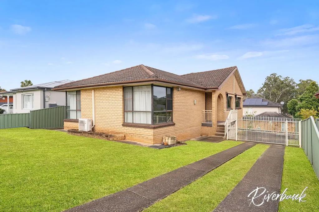 Greystanes 3ห้องนอน Strong, Brick Home In Prized Location