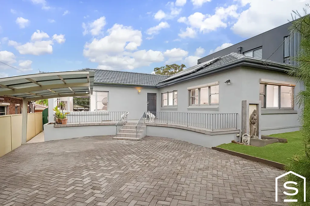 North Ryde 4房 North Ryde宽大地块 三卧两卫 独立书房 便捷交通 优质学区 公园近邻 Spacious 3-Bedroom Residence Plus Self-Contained Studio