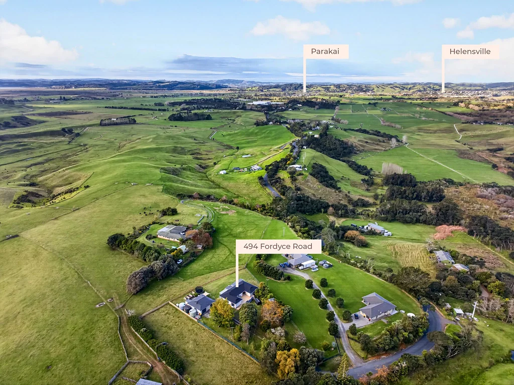 Helensville 4房  Modern Renovated Lifestyle Low-Maintenance Home