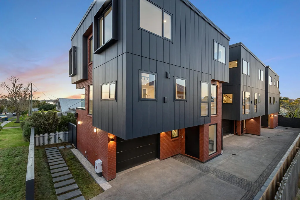 Belmont 4房  Rare Double Garage Standalone Home