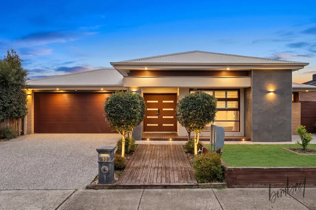 Mickleham 4ห้องนอน HENLEY BUILT 33 SQUARE MASTERPIECE.