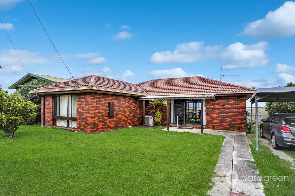 Toora 3 Bedroom BRICK VENEER WITH NEW BATHROOM, MODERN KITCHEN & AMAZING VIEWS OF THE PROM & CORNER INLET