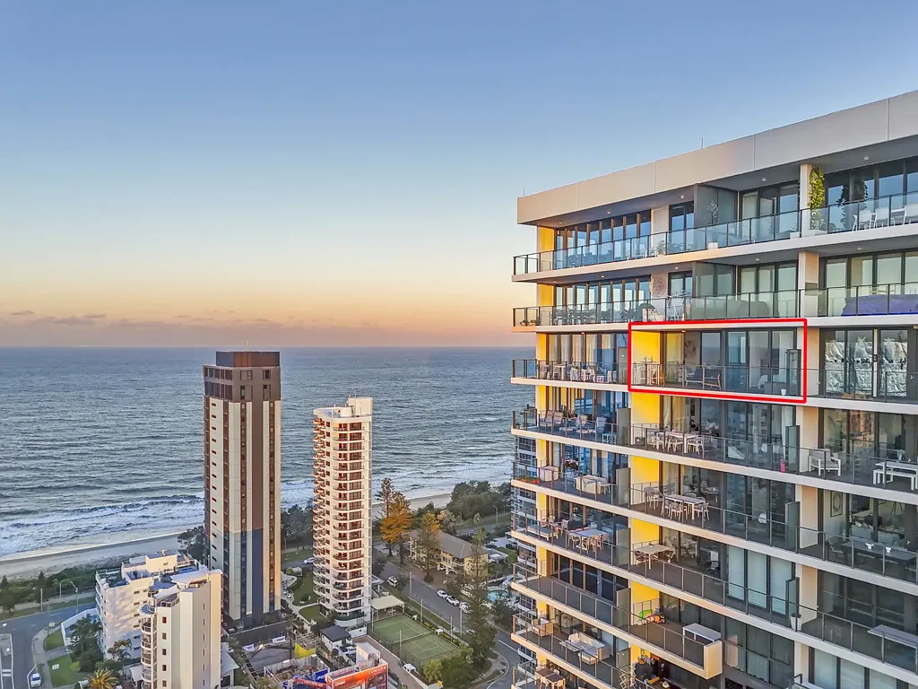 Broadbeach 2房  Panoramic North Facing Living