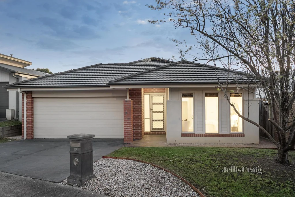 19 Markdale Way, Doreen, VIC 3754