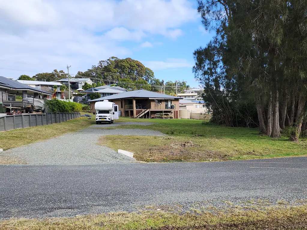 Coomba Park Do you have a fishing problem? Vacant land, one block from Wallis Lake.